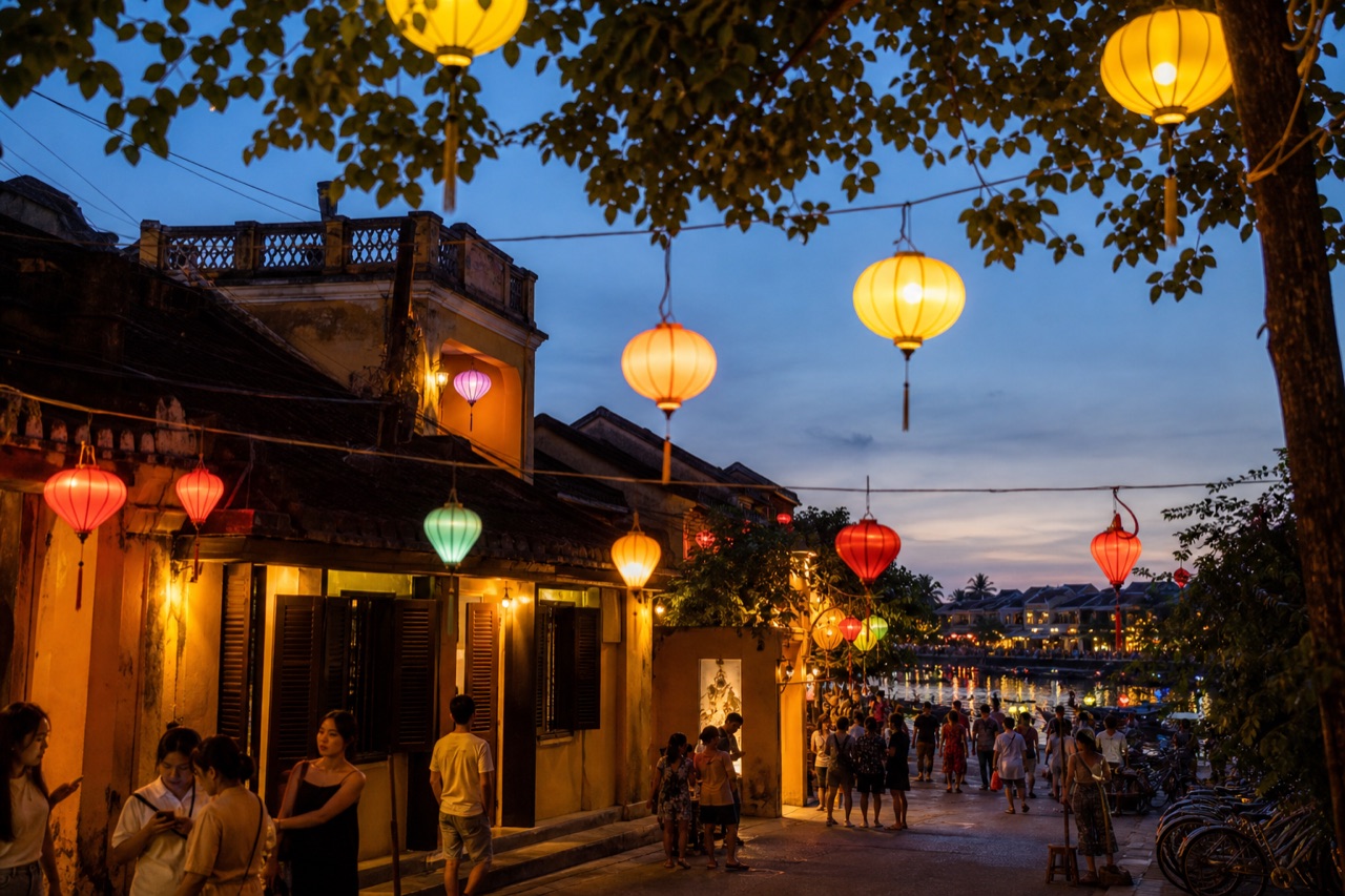 Ruas iluminadas de Hoi An